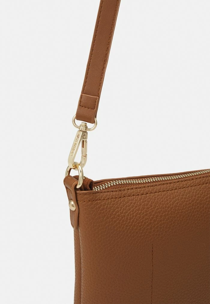 Discount ๐ฅฐ Valentino Bags SUPERMAN - Across Body Bag - Cognac โค๏ธ 4 Discount ๐ฅฐ Valentino Bags SUPERMAN - Across Body Bag - Cognac โค๏ธ - Image 4