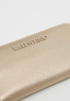 Best reviews of ⭐ Valentino Bags DIVINA - Wallet - Oro 👏 -Valentino Bags shop 1d7ca38e8b9e4e1cab74391e69252a2f