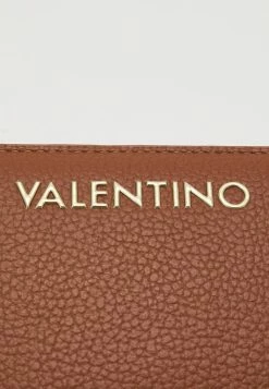 Deals ❤️ Valentino Bags SPECIAL MARTU - Wallet - Cognac ⭐ 9 Deals ❤️ Valentino Bags SPECIAL MARTU - Wallet - Cognac ⭐ -Valentino Bags shop 57b58a7aeb4241f9aba29edfd4924e67
