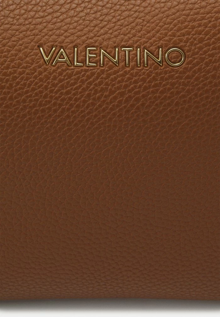 Discount ๐ฅฐ Valentino Bags SUPERMAN - Across Body Bag - Cognac โค๏ธ 5 Discount ๐ฅฐ Valentino Bags SUPERMAN - Across Body Bag - Cognac โค๏ธ - Image 5